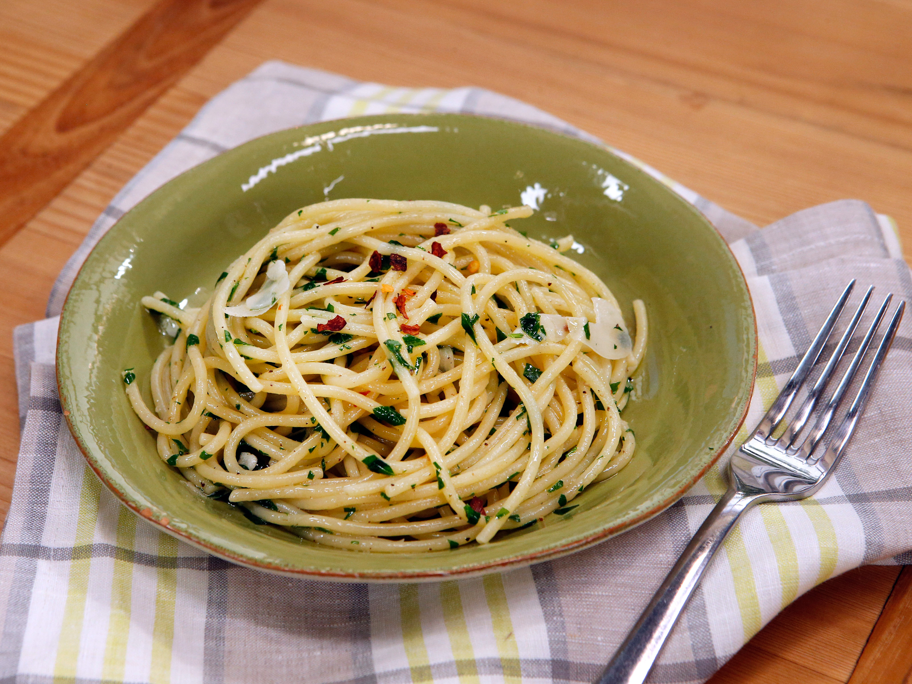 Spaghetti Aglio e Olio | KeepRecipes: Your Universal Recipe Box