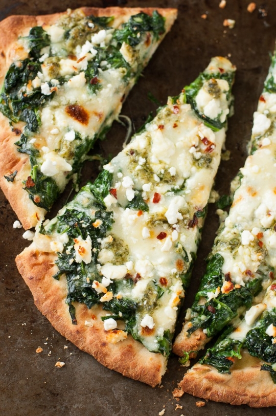Three Cheese Pesto Spinach Flatbread Pizza | KeepRecipes ...