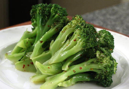 Korean Style Steamed Broccoli Salad Recipe  Keeprecipes -9431